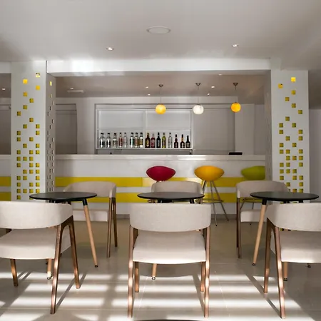 Aparthotel Flora Maria Hotel