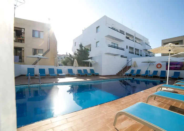 Flora Maria Aparthotel 3*