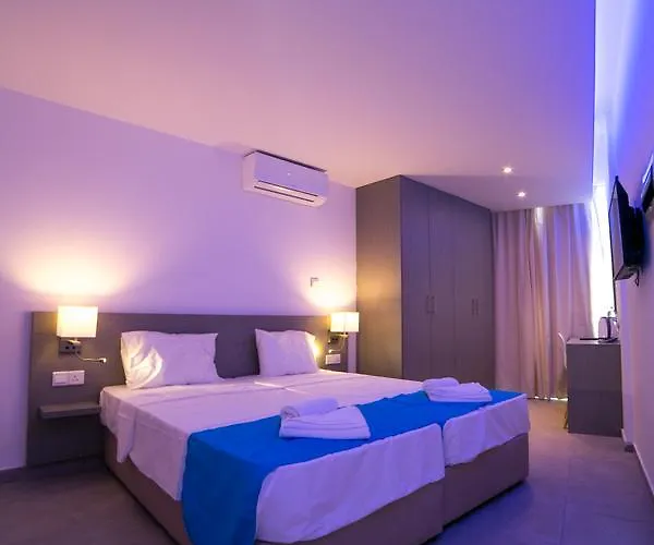 Flora Maria Aparthotel 3*