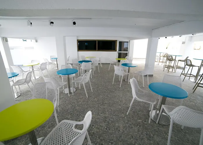 Flora Maria Aparthotel 3*