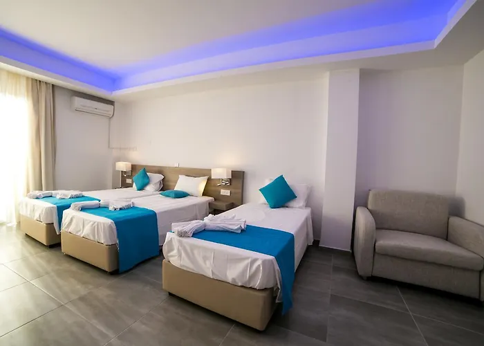 Flora Maria Aparthotel 3*