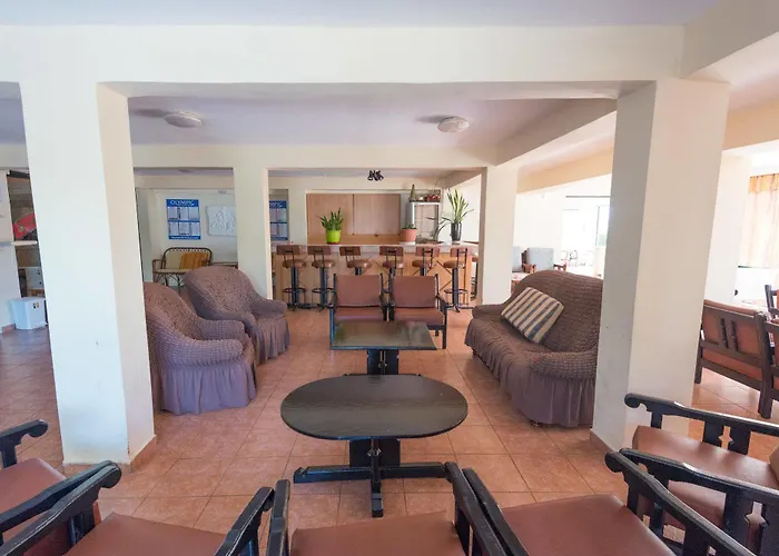 Flora Maria Aparthotel 3*