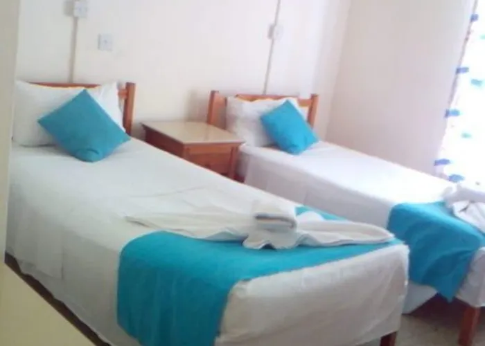 Flora Maria Aparthotel 3*