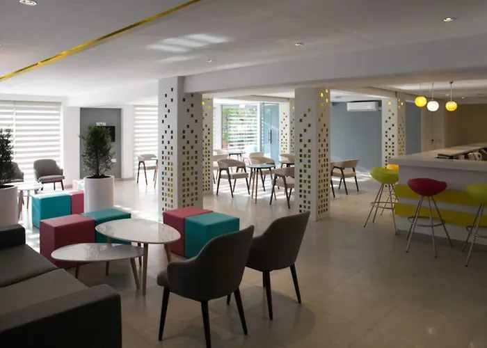 Flora Maria Hotel apartamentowy Ajia Napa