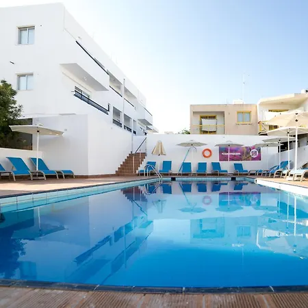 Flora Maria Aparthotel 3*